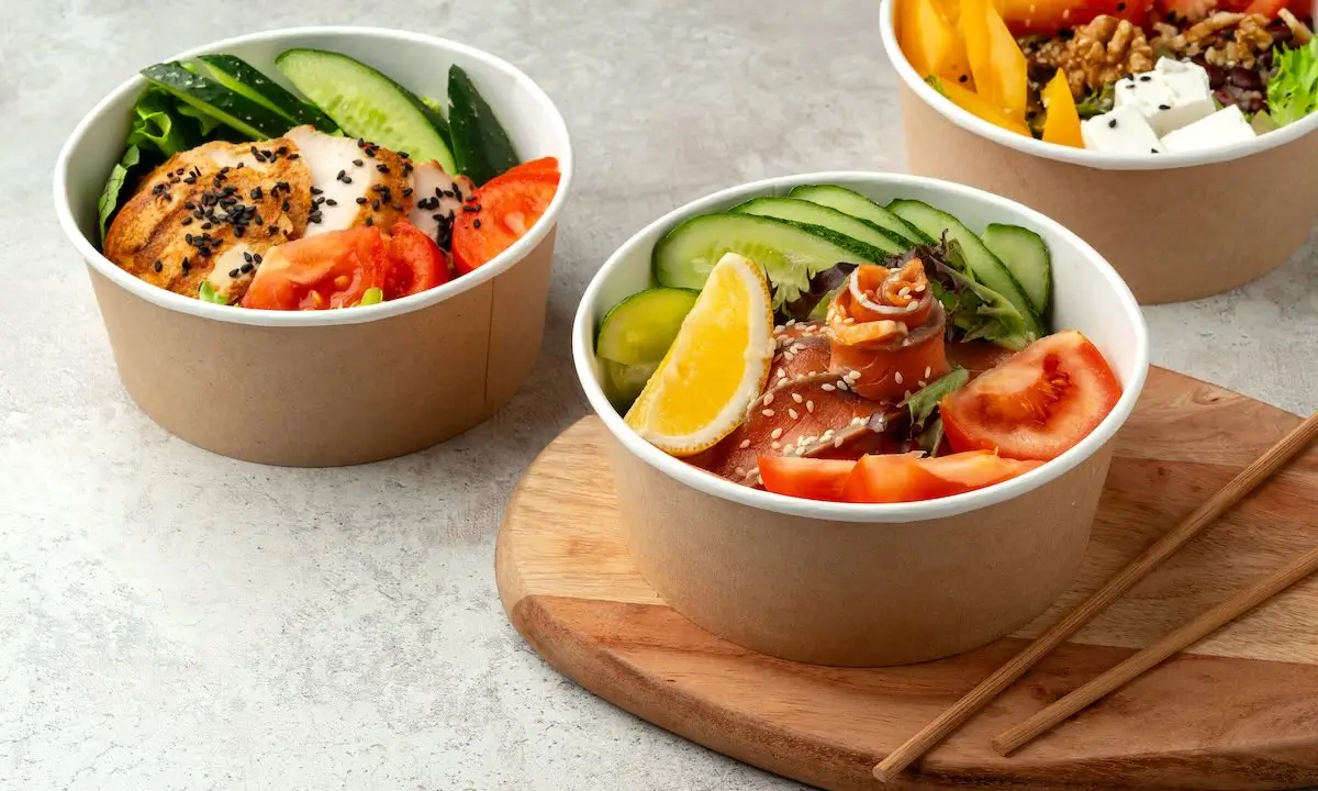 Poke bowls with fresh ingredients, highlighting a trend in healthy, fast-casual dining for franchise opportunities in 2025.